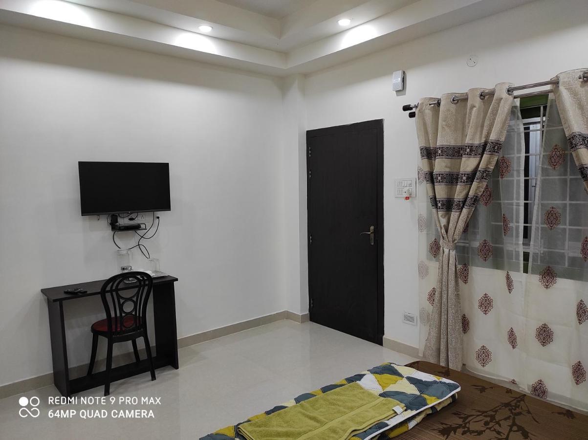Alpanest Apartment Guwahati Bagian luar foto